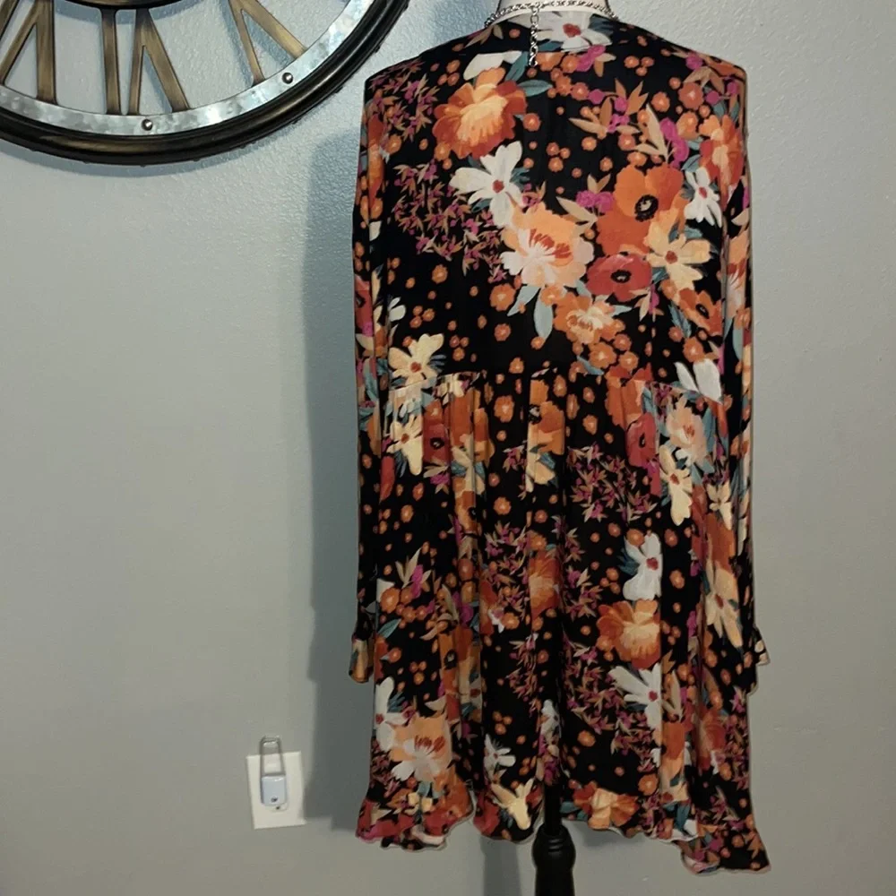 RACHEL ZOE OVERSIZED BUTTON DOWN SMOCK TOP. - Picture 8 of 8